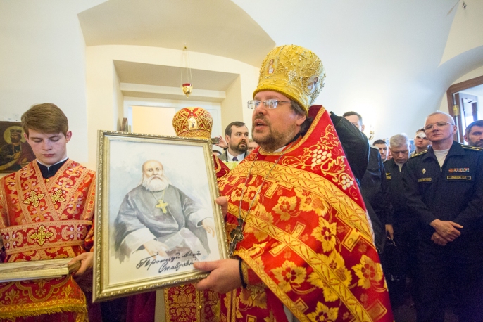 Митрополит Варсонофий наградил протоиерея Александра Пелина митрой за усердное служение Святой Церкви