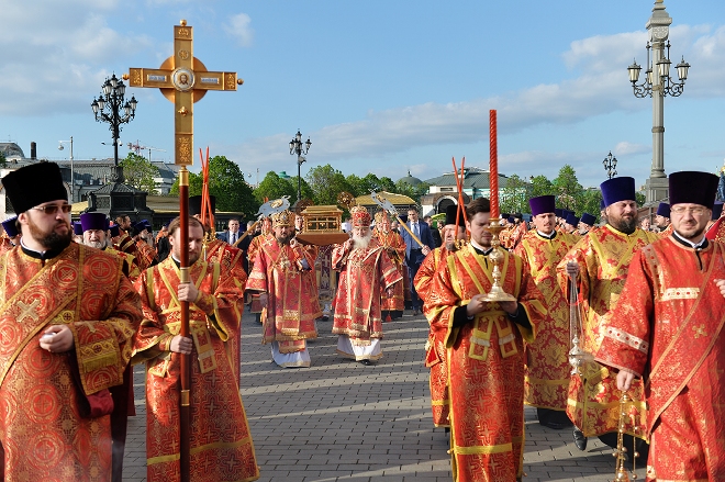 Святейший Патриарх Кирилл возглавил встречу мощей святителя Николая Чудотворца в Москве