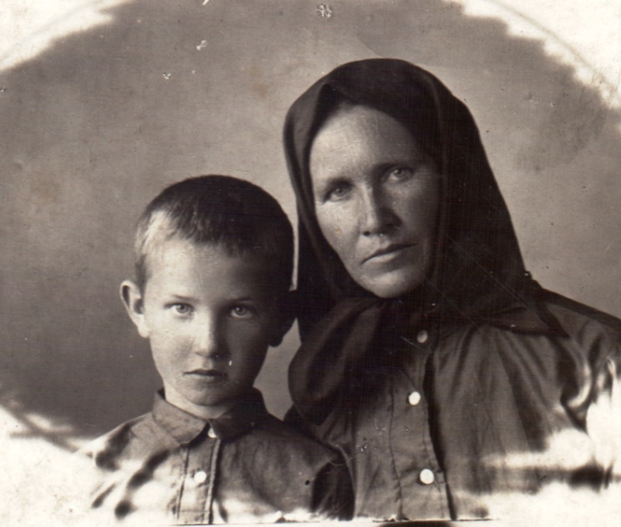 С мамой в 1943 году