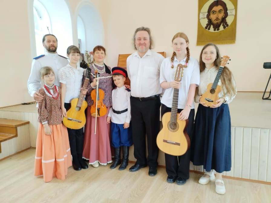 «Пора признавать русскую семиструнную гитару национальным достояние России»