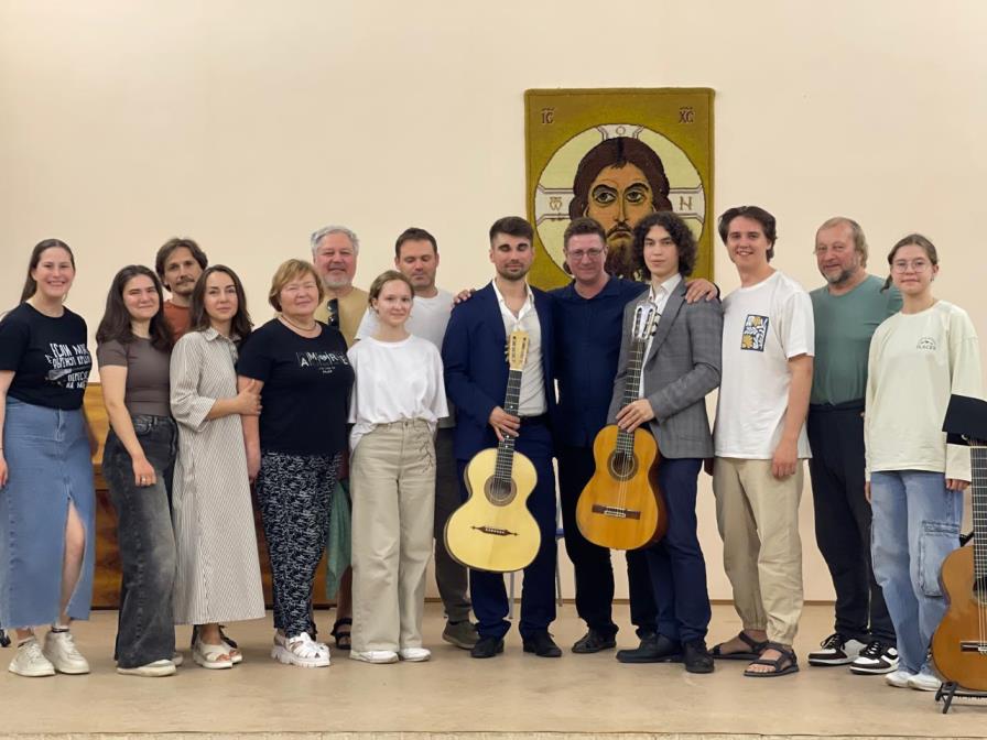 «Пора признавать русскую семиструнную гитару национальным достояние России»