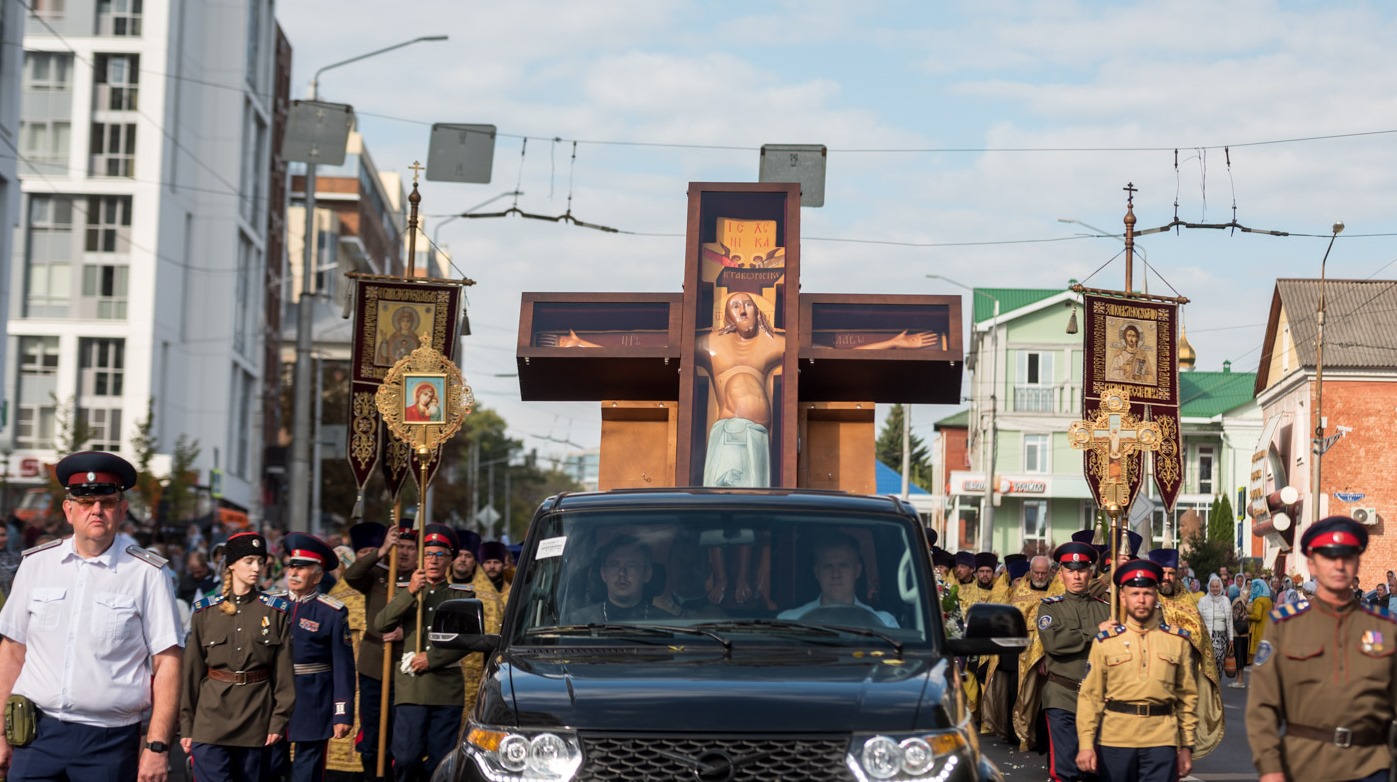 Продолжается Крестный ход с освященной копией Годеновского Креста - «Чтобы  Господь защитил нашу землю в непростое время»