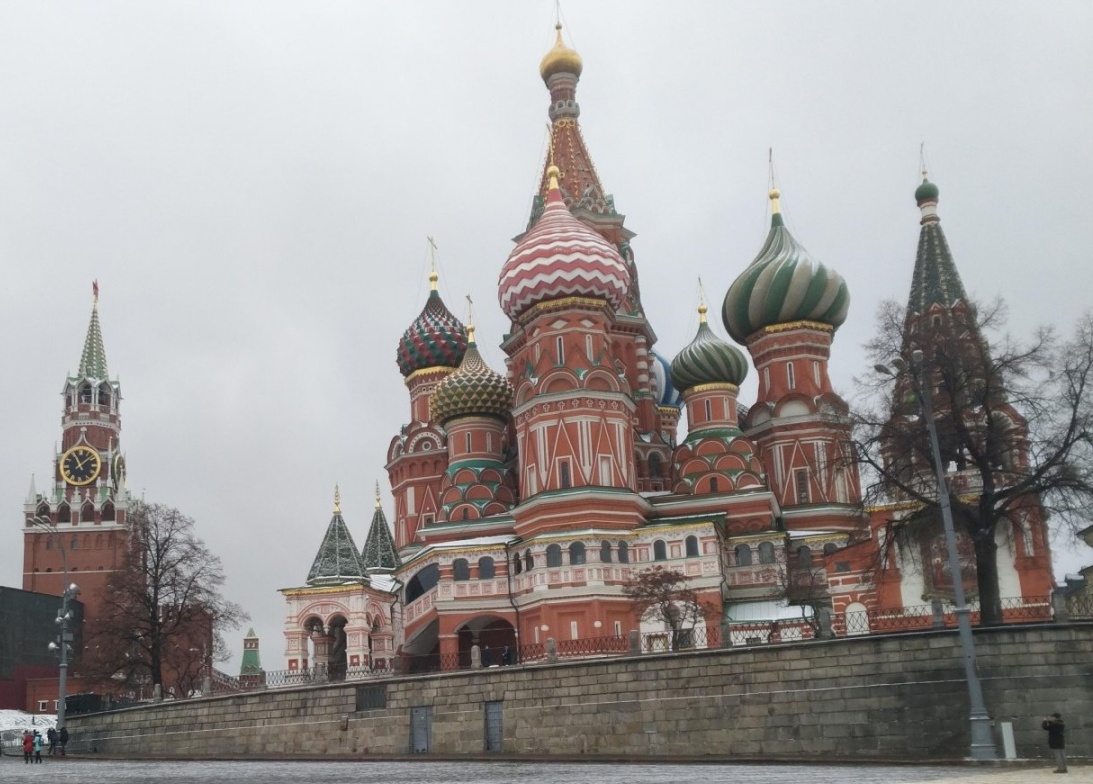 Архитектура Храма Василия Блаженного символически и сакраментально  знаменует призвание России – собрать народы земли в спасительное лоно  Православного христианства - Святые Руси и вселенскость Православия