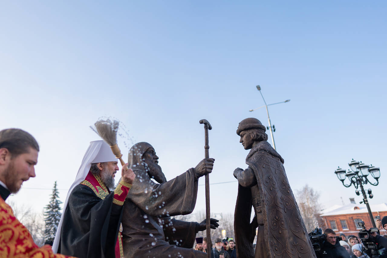 Памятник святителю Митрофану Воронежскому