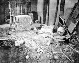 Разрушения в св.. Алтаре церкви Николы-Гостунского, что в колокольне Ивана Великого