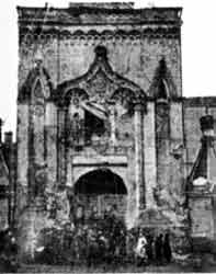 Никольские ворота и образ св. Николая, оскверненные большевиками