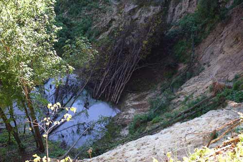 Дно ушедшего под землю озера в Болотниково. Фото Ю.Клиценко, август 2005 года 