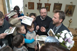 Открытие выставки работ Дмитрия Белюкина в Гимназии "Радонеж"