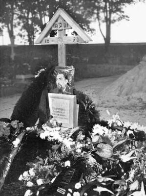 Могила А.М.Панченко на Никольском кладбище
