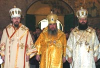 Архиепископы Белгородский Иоанн, Элистинский Зосима и Ярославский Кирилл во время Божественной литургии в Федоровском соборе г. Ярославля