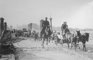  Вступление немецких войск в Харьков 23 октября 1941 г. Фото из Бундесархива. 1942 г.