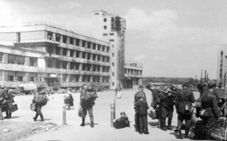  Оккупированный Харьков, здание Почтамта на привокзальной площади. 1942 г. Фото из Бундесархива