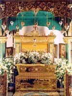 Рака со св. мощами прп. Серафима в Свято-Троицком соборе Серафимо-Дивеевского монастыря
