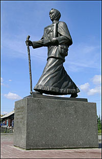 Памятник Прасковье Луполовой