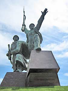 Монумент "Матрос и Солдат" на мысе Хрустальный