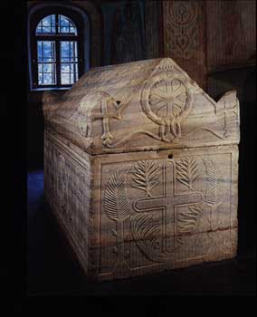 Мраморный саркофаг Ярослава Мудрого в Софийском соборе