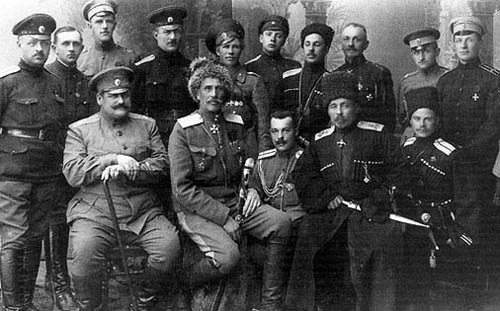 Офицеры 3-го кавалерийского корпуса. В нижнем ряду - второй слева - Ф.А. Келлер; первый справа - А.Г. Шкуро
