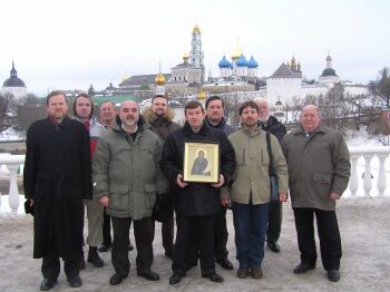 Участники "Народного собора" с иконой своего Небесного покровителя - преподобного Сергия Радонежского
