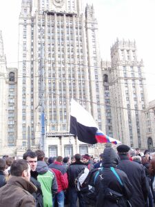 На митинге в поддержку сербов