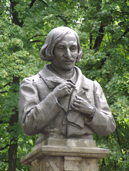 Памятник Н. В. Гоголю в Харькове (скульптор Борис Эдуардс)