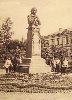 Памятник Н. В. Гоголю в Харькове. Дореволюционное фото