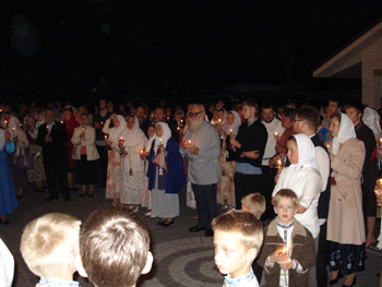 Пасхальное богослужение (около 1000 человек)