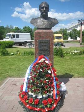 Памятник генерал-лейтенанту Р.И. Кондратенко в Полоцке