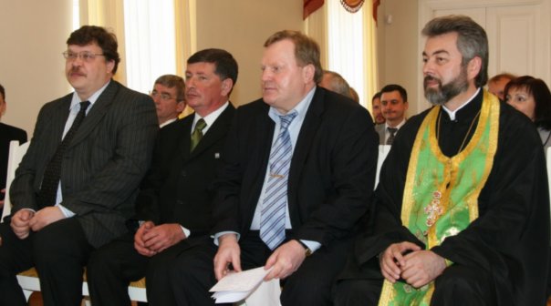 На презентации фонда Православная Русь - второй справа - дмитрий Грачев