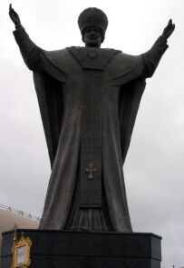 Памятник Николаю Чудотворцу в Анадыре