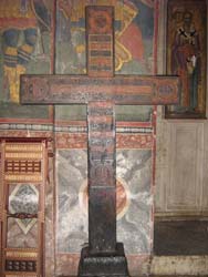 В монастыре Дечани. Крест, которому 600 лет