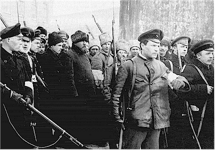 Арестованные городовые, переодетые в гражданскую одежду. Февраль 1917 г.