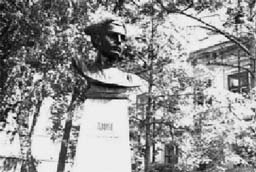 Памятник В.М. Азину