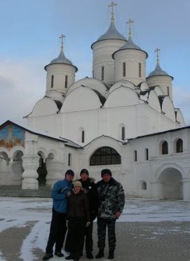 Участники Первого Иоанновского авто-паломничества в Спасо-Прилуцком Димитриевом мужском монастыре 22 декабря 2008 года
