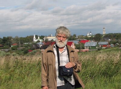 В.Г.Дауров на фоне родного города