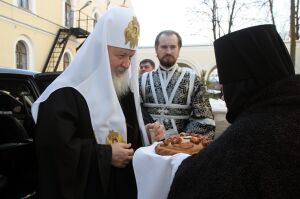 Патриарх Кирилл в Иоанно-Предтеченском монастыре Москвы (5.03.09, четверг первой седмицы Великого поста)