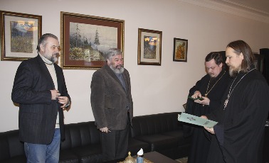Награждение А.Степанова и С.Григорьева (фото с сайта ОВЦС МП)