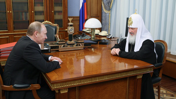 Владимир Путин и Патриарх Кирилл. 1 апреля 2009 г. (Фото с сайта РИА Новости)