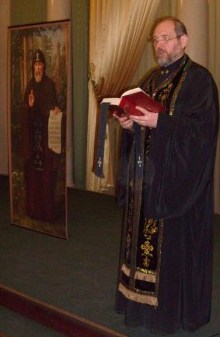 Иерей Алексий Мороз служит молебен на конференции "Православное предпринимательство: пути развития и консолидации. Особенности периода кризиса" 3 марта 2009 года