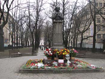 Памятник Н.В.Гоголю в Харькове