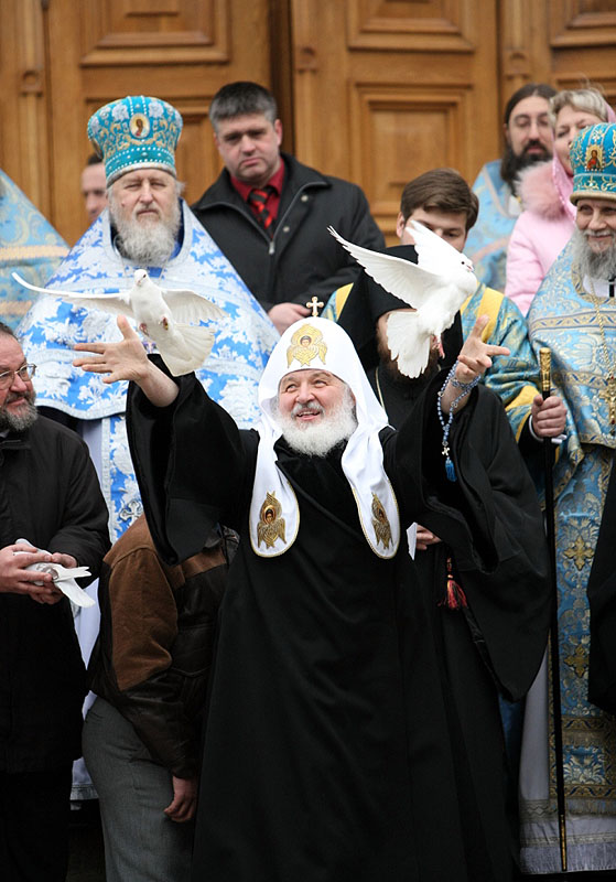 Святейший Патриарх Кирилл в праздник Благовещения. 7.04.2009 г. (Фото с сайта Патриархия.Ru).