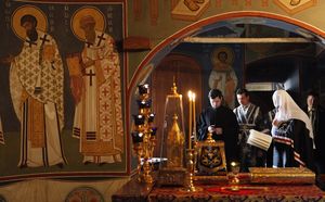 Служба Святейшего Патриарха Кирилла в Новоспасском монастыре 13 апреля 2009 г. (Фото с сайта Патриархия.Ru)
