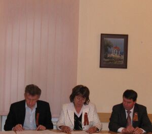 А.Свистунов, Н.Витренко и С.Цеков подписывают соглашение о взаимодействии (8.05.09)
