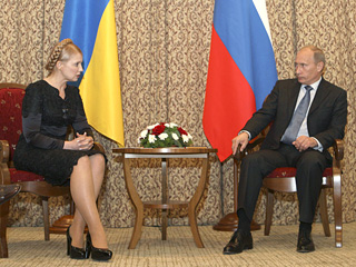 Юлия Тимошенко и Владимир Путин 22 мая 2009 г. в Астане (Фото с сайта Newsru.com)