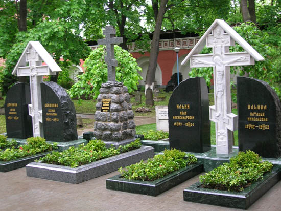 Мемориал на могилах Деникиных, Ильиных и Каппеля
