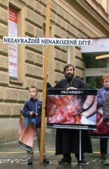 Настоятель православного прихода г. Брно (Чехия) отец Либор Галик участвует в акции против абортов