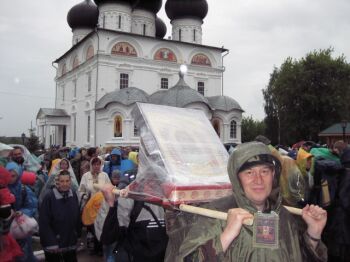 Олег Кассин с чудотворной иконой Спаса Нерукотворного