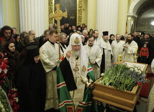 Святейший Патриарх Кирил отпевает Светлану Ганичеву