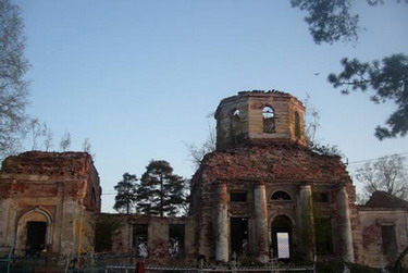 Руины Покровской церкви в с.Короцко