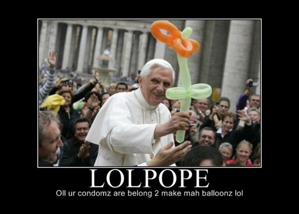 Папа Римский и презерватив
