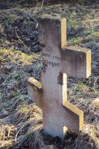 Крест на братской могиле 35-ти русских воинов.